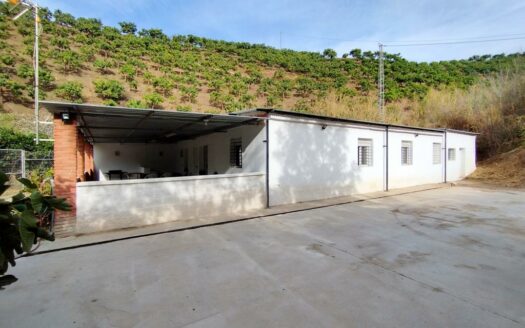 CASA CON TERRENO EN TRIANA, VÉLEZ-MÁLAGA