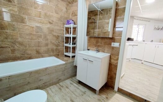 CASA CON TERRENO EN TRIANA, VÉLEZ-MÁLAGA