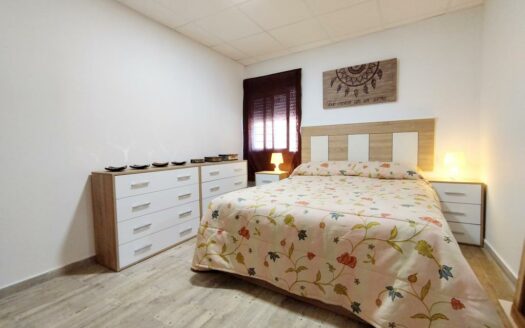 CASA CON TERRENO EN TRIANA, VÉLEZ-MÁLAGA