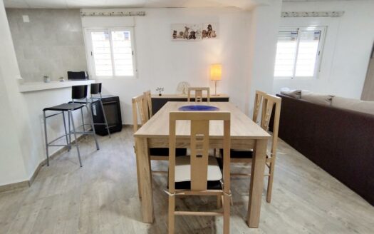 CASA CON TERRENO EN TRIANA, VÉLEZ-MÁLAGA