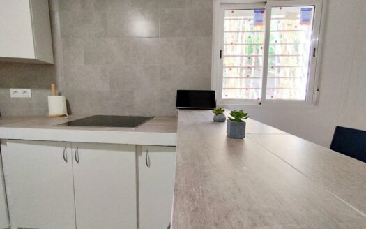 CASA CON TERRENO EN TRIANA, VÉLEZ-MÁLAGA