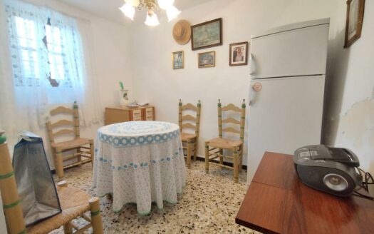 CASA CON TERRENO EN PERIANA