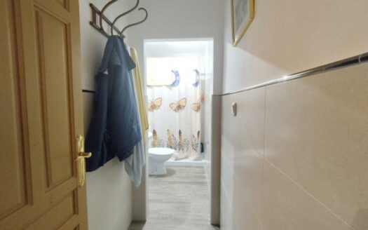 CASA CON TERRENO EN PERIANA