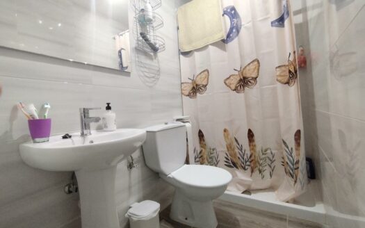 CASA CON TERRENO EN PERIANA