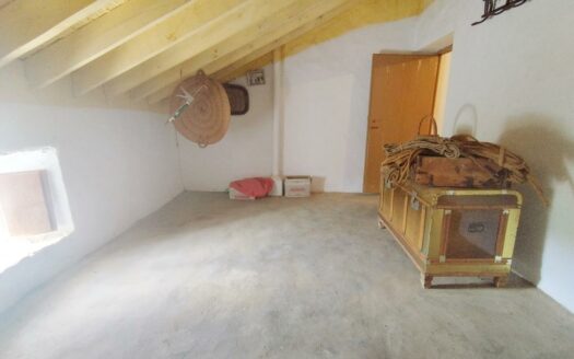 CASA CON TERRENO EN PERIANA