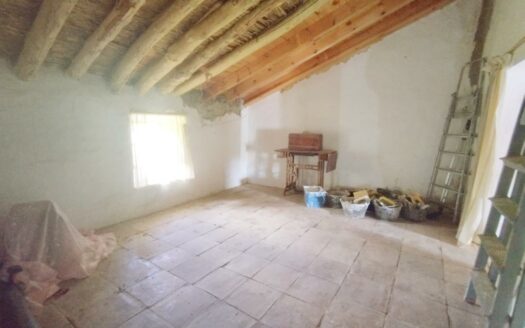 CASA CON TERRENO EN PERIANA