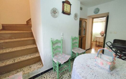 CASA CON TERRENO EN PERIANA