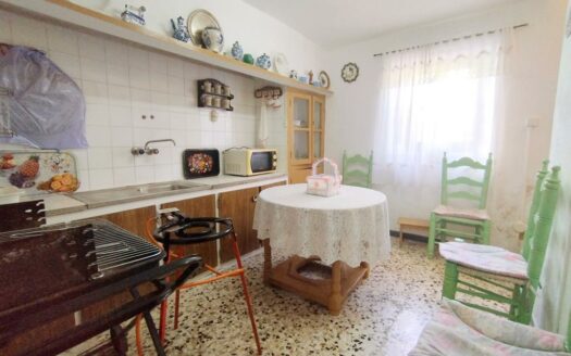 CASA CON TERRENO EN PERIANA