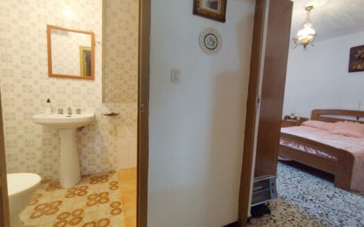 CASA CON TERRENO EN PERIANA