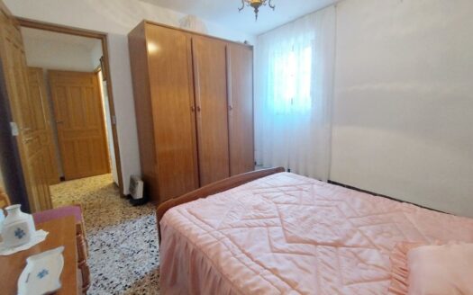 CASA CON TERRENO EN PERIANA