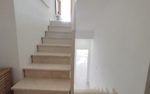 CHALET ADOSADO EN ALMAYATE