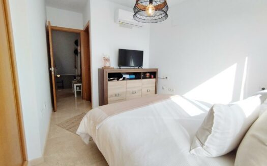 CHALET ADOSADO EN ALMAYATE