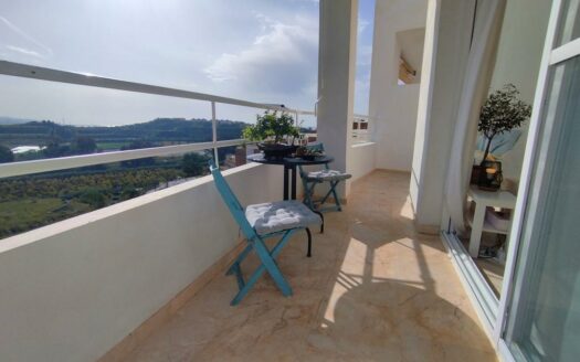 CHALET ADOSADO EN ALMAYATE