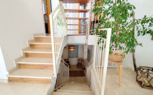 CHALET ADOSADO EN ALMAYATE