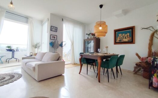 CHALET ADOSADO EN ALMAYATE