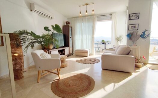 CHALET ADOSADO EN ALMAYATE