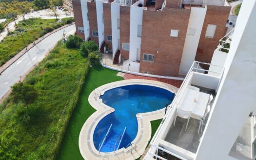 CHALET ADOSADO EN ALMAYATE