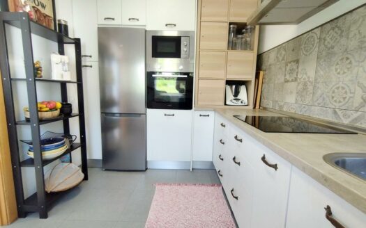 CHALET ADOSADO EN ALMAYATE