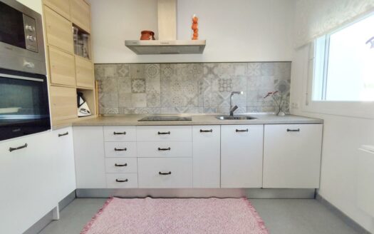 CHALET ADOSADO EN ALMAYATE