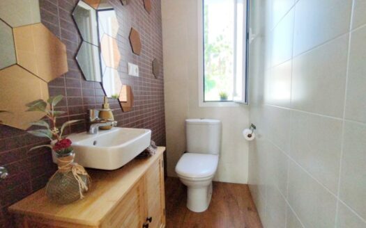 CHALET ADOSADO EN ALMAYATE