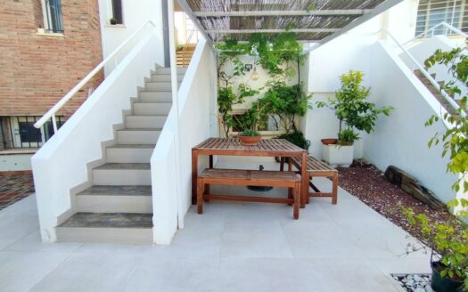 CHALET ADOSADO EN ALMAYATE