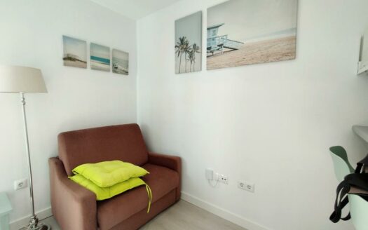 ESTUDIO AL LADO DEL MAR EN ALMAYATE