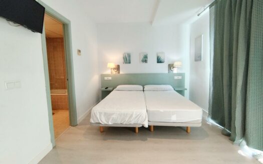 ESTUDIO AL LADO DEL MAR EN ALMAYATE