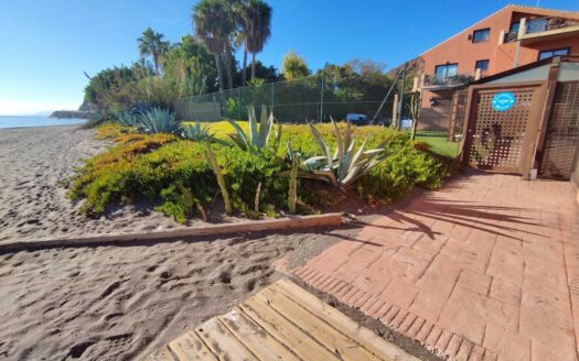 ESTUDIO AL LADO DEL MAR EN ALMAYATE