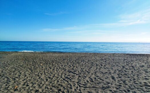 ESTUDIO AL LADO DEL MAR EN ALMAYATE