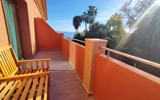 ESTUDIO AL LADO DEL MAR EN ALMAYATE