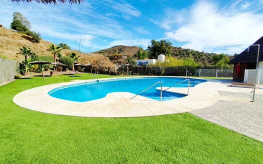 CHALET ADOSADO EN CHILCHES