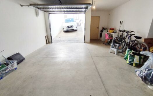 CHALET ADOSADO EN CHILCHES