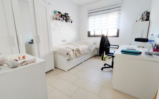 CHALET ADOSADO EN CHILCHES