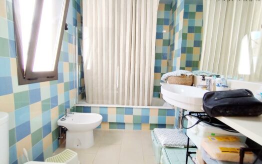 CHALET ADOSADO EN CHILCHES