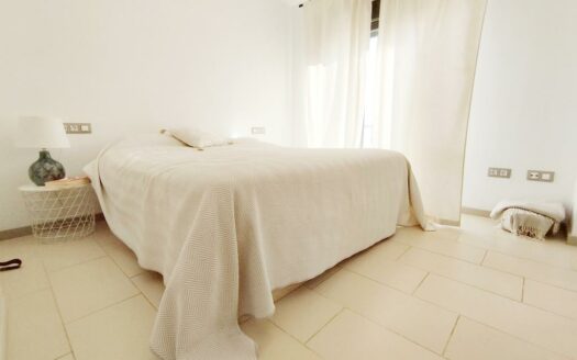 CHALET ADOSADO EN CHILCHES