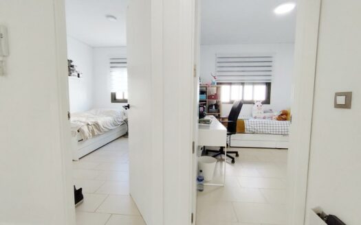 CHALET ADOSADO EN CHILCHES