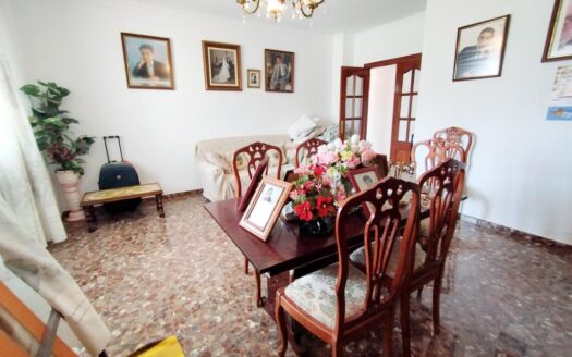 CASA CON TERRENO EN PERIANA