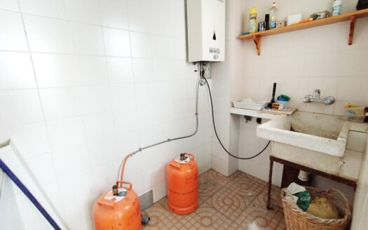 CASA CON TERRENO EN PERIANA