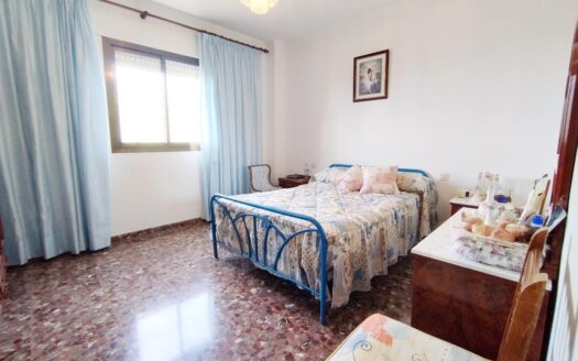 CASA CON TERRENO EN PERIANA