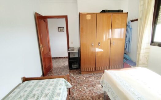 CASA CON TERRENO EN PERIANA