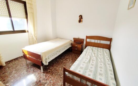 CASA CON TERRENO EN PERIANA