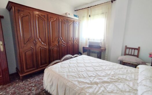 CASA CON TERRENO EN PERIANA