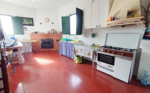 CASA CON TERRENO EN PERIANA