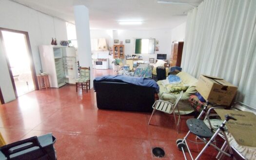 CASA CON TERRENO EN PERIANA