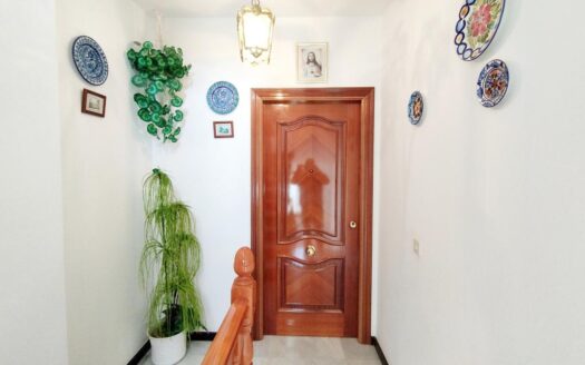 CASA CON TERRENO EN PERIANA