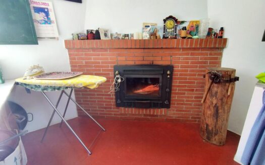 CASA CON TERRENO EN PERIANA