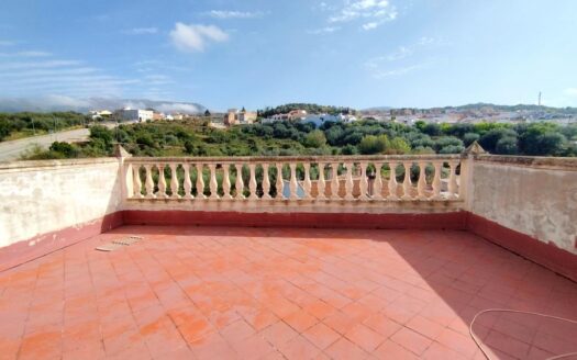 CASA CON TERRENO EN PERIANA