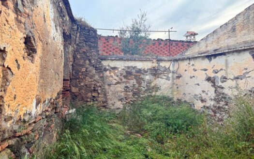TERRENO CON CASA EN VÉLEZ-MÁLAGA