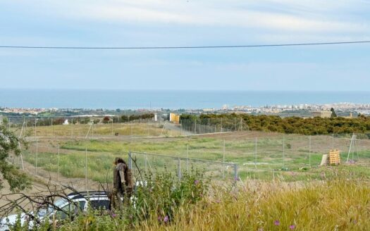TERRENO CON CASA EN VÉLEZ-MÁLAGA