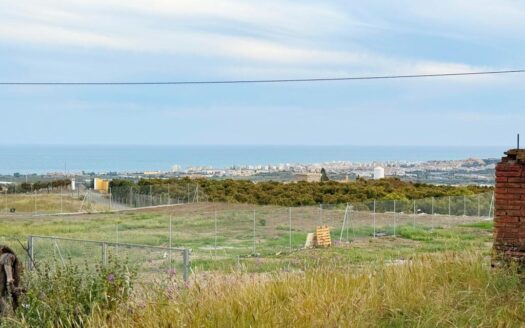 TERRENO CON CASA EN VÉLEZ-MÁLAGA